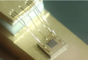 Vector Photonics为工业研究项目筹集1万英镑 将用于1瓦全半导体PCSEL激光器商业化