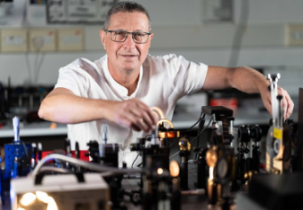 以色列研究人员成功开发出一种原子级自旋光学激光器