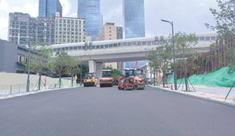 沥青摊铺3D打印双向4车道全长598米 为红线宽30米的规划城市次干道