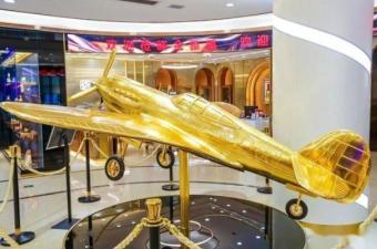 深圳3D打印技术打造的黄金贴金定制飞机摆件获得了吉尼斯世界纪录认证