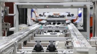 比亚迪动力电池二期项目首批量产产品下线 项目总投资75亿元