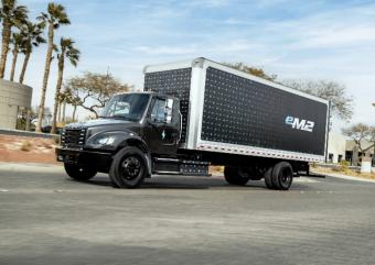 戴姆勒卡车北美公司开始量产纯电车型Freightliner eM2 专为提货和送货而设计的电动中型卡车