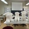 清迈大学时装设计专业的学生使用3D技术制作泡沫连衣裙形式