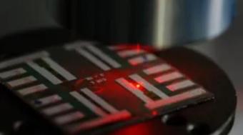 Imec推出开发出了一种钙钛矿LED堆栈 其发光亮度是最先进的OLED的数千倍