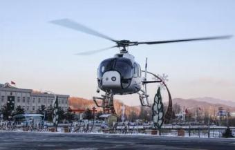 直升机载小金豆俯瞰冰雪大世界 全新视角、低空旅游体验