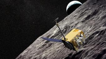 美国宇航局从月球上的一个饼干大小的设备上反射出激光