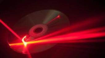 认识超级DVD：科学家开发出1 PB的巨型光盘