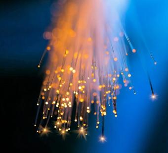宽带ISP iDNET UK通过新型暗光纤环增强弹性