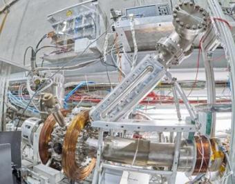 AEgIS用激光冷却正电子，实现新的反物质研究