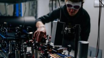 开创性的量子进步：超导探测器如何彻底改变光学状态测量