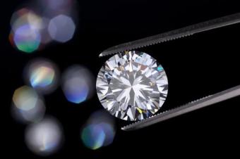 科学家们已经挤压了钻石 以创造一种更坚硬的材料