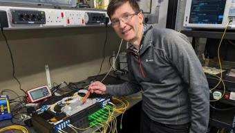 研究人员解锁光纤连接的速度比宽带快120万倍料