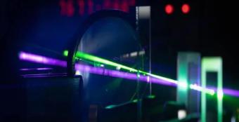 飞秒激光在精密光子学制造中的应用