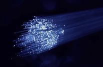 数据传输速率比平均宽带快450万倍 实现光纤重大突破