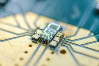研究人员开发出世界上最小的硅芯片量子光探测器